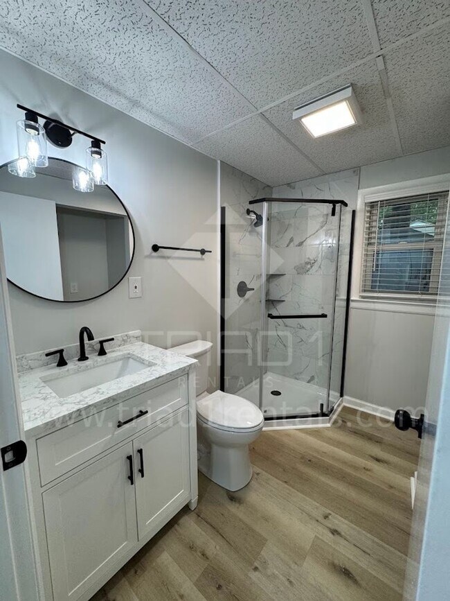 Building Photo - 2205 Hathaway Dr