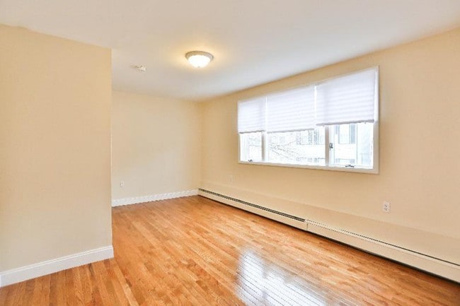 Building Photo - 141 Cottage St