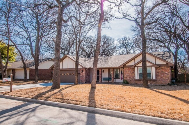 Building Photo - 2947 Southridge Dr