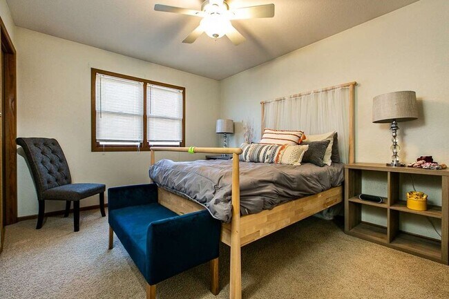 Building Photo - 2139 Hummingbird Dr
