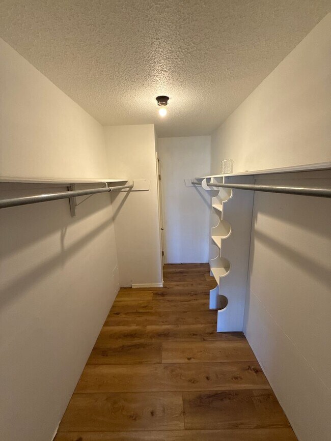 Building Photo - 185 Ridgeview Ln