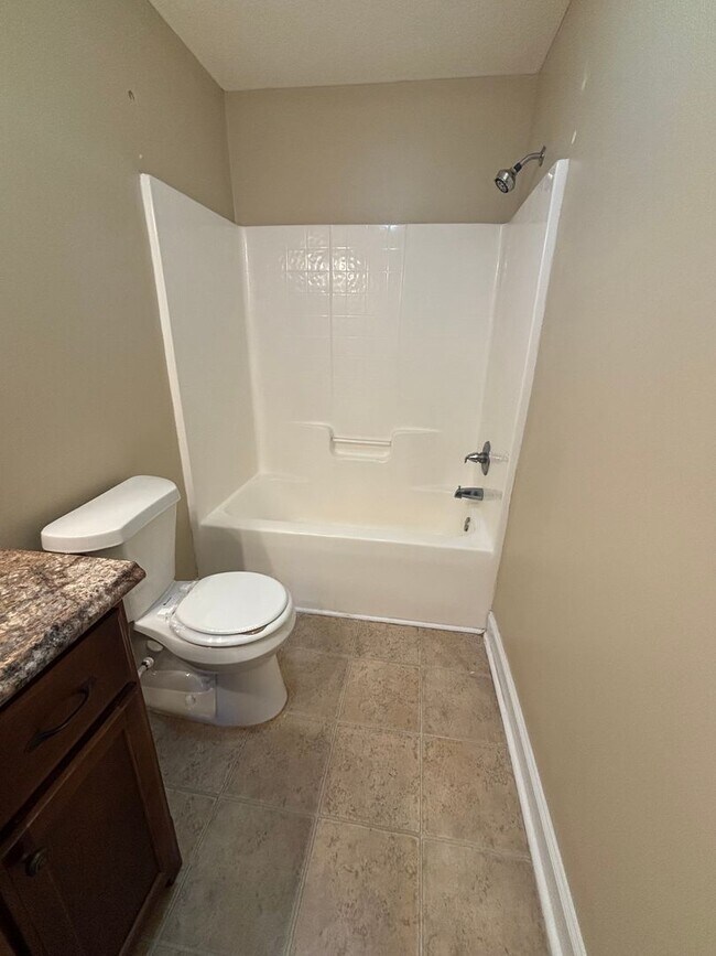 Building Photo - AVAILABLE NOW!