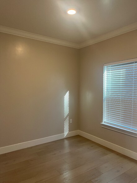 Building Photo - 6310 Ventura St