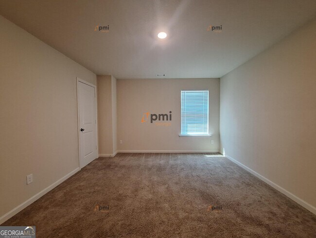 Building Photo - 660 Gleaner Wy