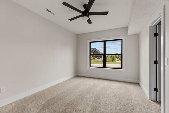 Building Photo - 702 S Thornridge Dr