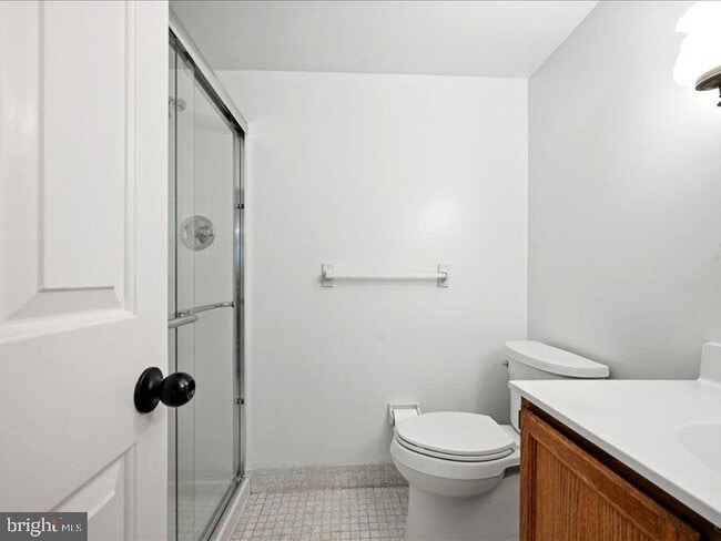 Building Photo - 421 Drummers Ln