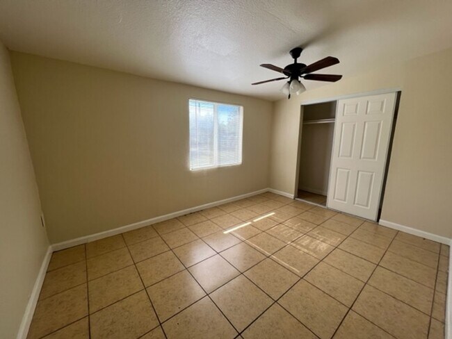 Building Photo - RV T 6951