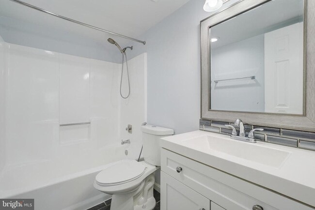 Building Photo - 3800 Powell Ln