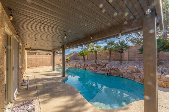 Building Photo - 8217 Cabin Springs Ave