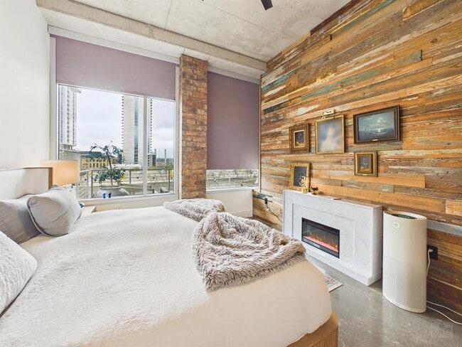 Building Photo - 800 W 5th St