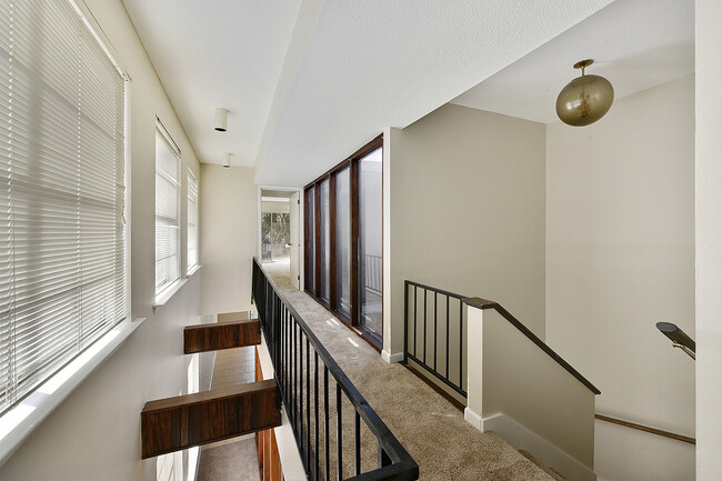 Building Photo - 309-11 Lilac