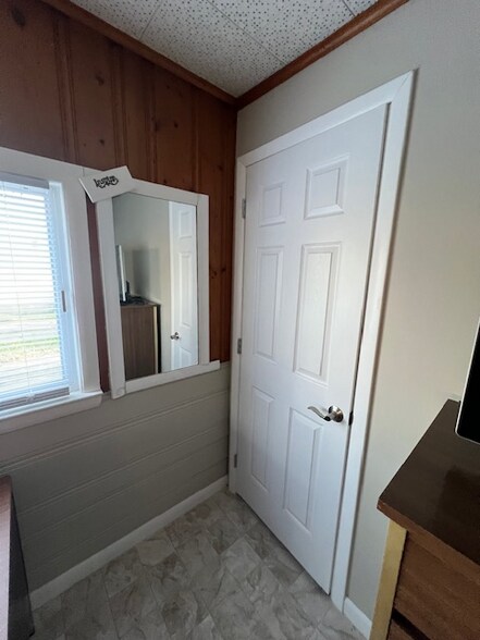 Building Photo - 240 Greenaway Dr