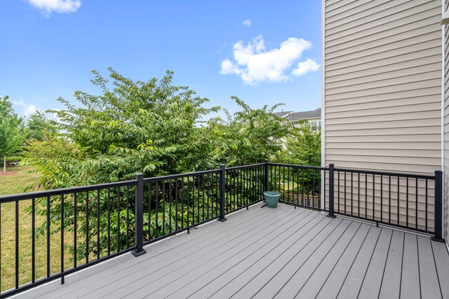 Building Photo - 42298 Lancaster Woods Sq