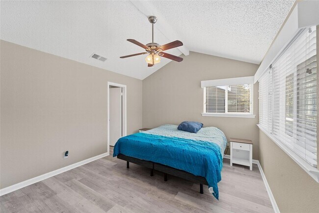 Building Photo - 13314 Briar Hollow Dr