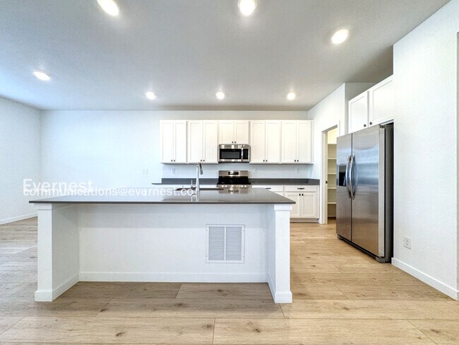 Building Photo - 9021 Hightower St
