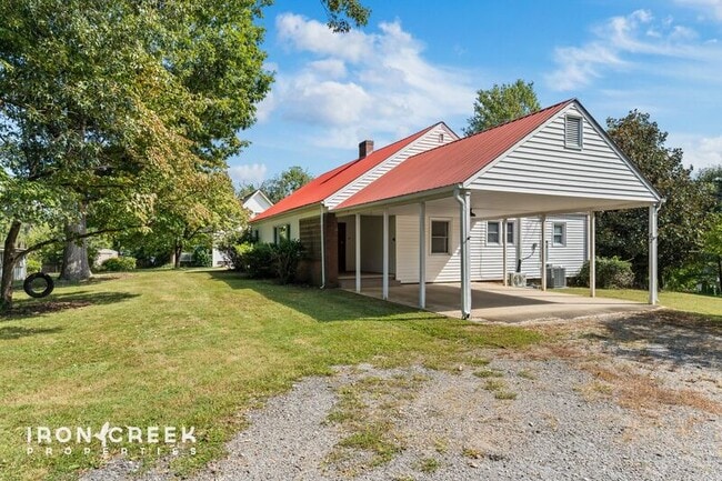 Building Photo - 82 Sand Hill School Rd