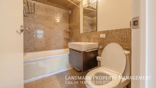 Building Photo - 253 E Delaware Pl