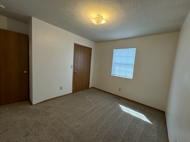 Building Photo - 128 W Terrace Ct