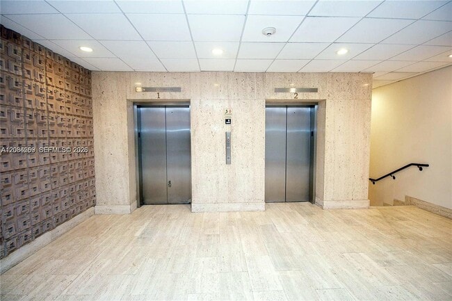 Building Photo - 2899 Collins Ave