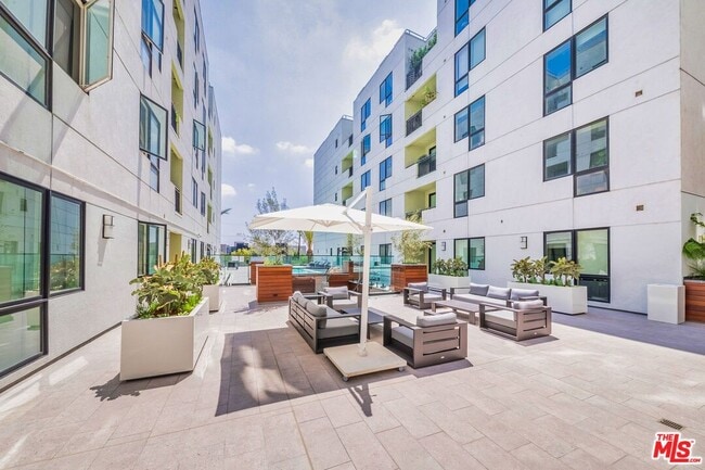 Building Photo - 1234 Wilshire Blvd