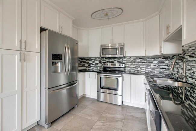 Building Photo - 280 Tradewinds Dr