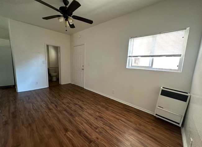 Building Photo - Charming 1 Bed 1 Bath Unit - Move in Speci...