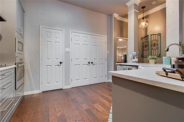 Building Photo - 4721 Ridgedale Dr