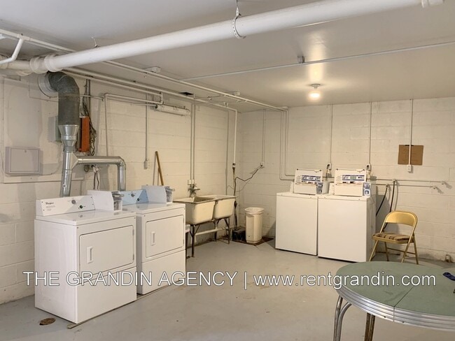 Building Photo - 1809 Grandin Rd SW