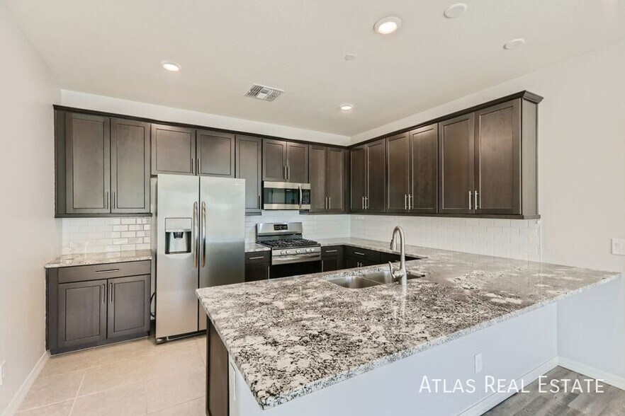 Building Photo - 12374 W Cactus Blossom Trail