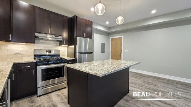 Building Photo - 1 bedroom in EVANSTON IL 60202