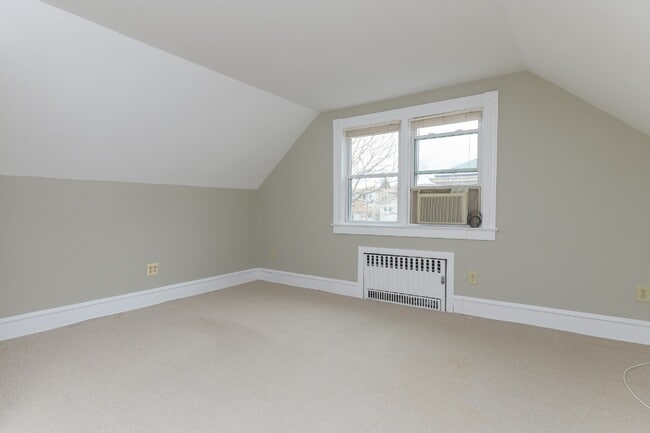 Building Photo - 11 Montague Pl