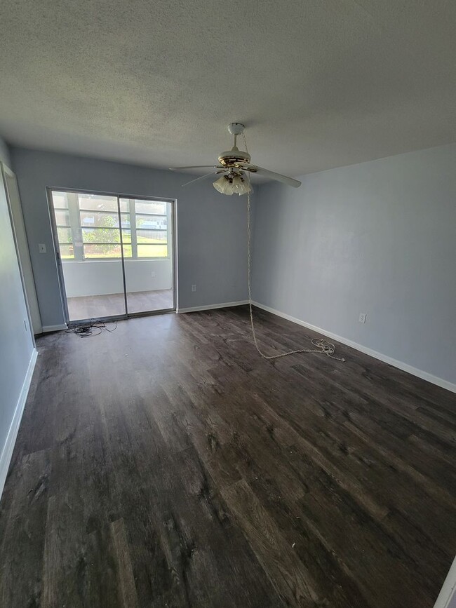 Building Photo - 1 BEDROOM 1.5 BATH CONDO IN VIBRANT 55+ CO...