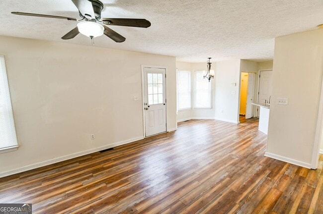 Building Photo - 105 N Oakland Cir