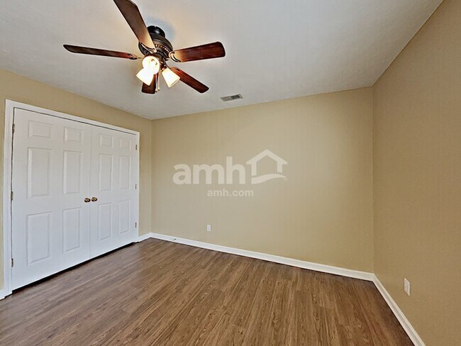 Building Photo - 2822 Meadow Gln