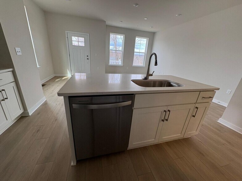 Building Photo - 107 Abramo Victor Dr