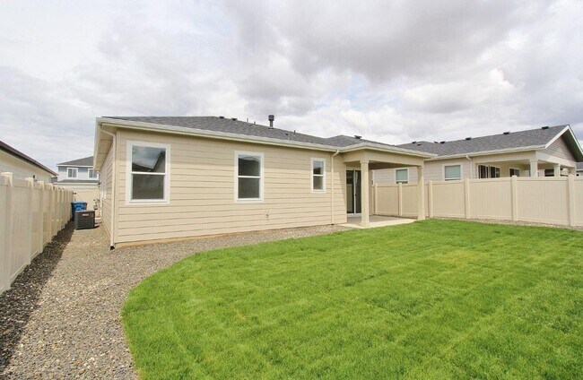 Building Photo - Immaculate Single-Level Home in Hope Springs