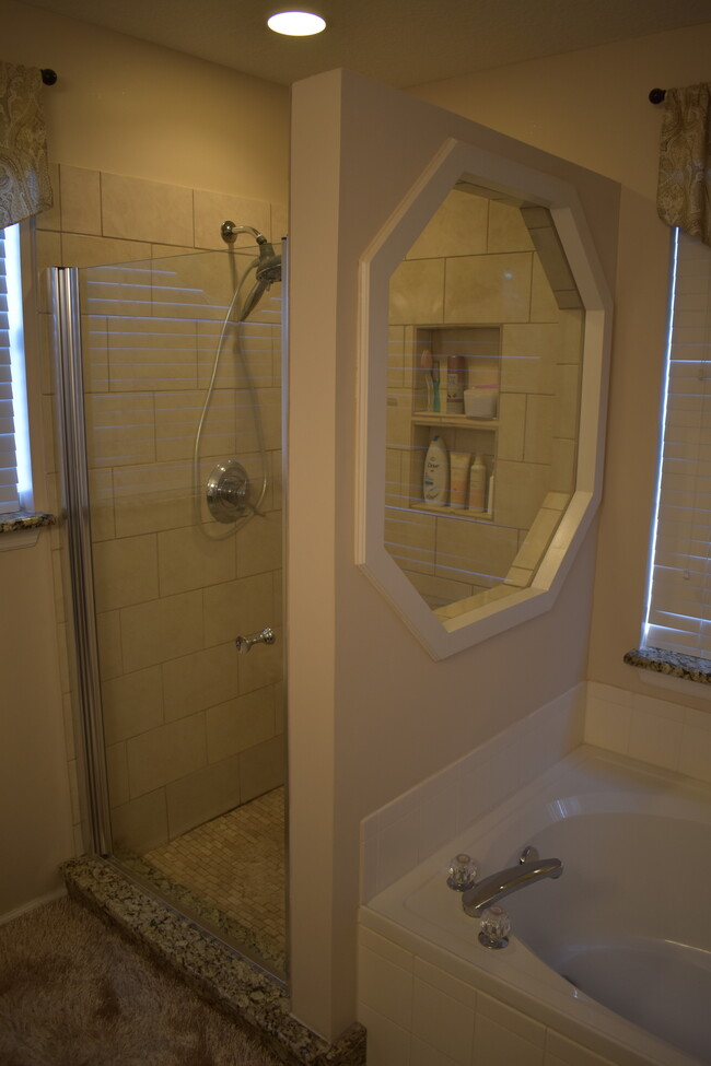 Building Photo - 1013 Buttercup Dr