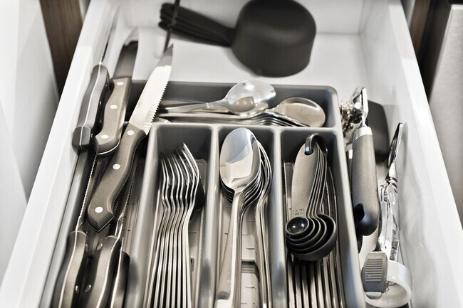 Building Photo - 280 Western Ave