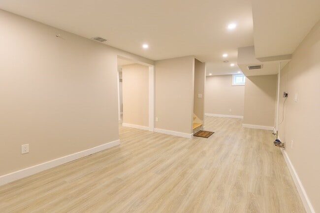 Building Photo - 58 Walnut St