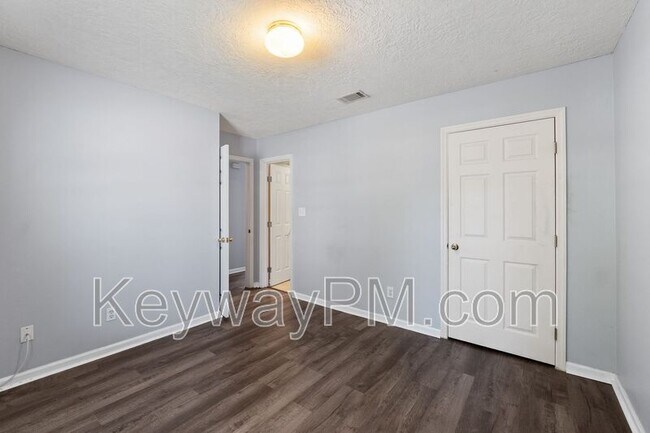 Building Photo - 410 Tracewood Pl