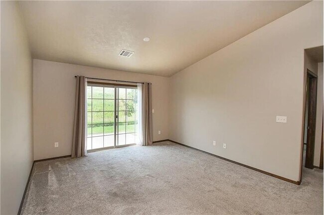 Building Photo - 2428 E Meadowside Pl