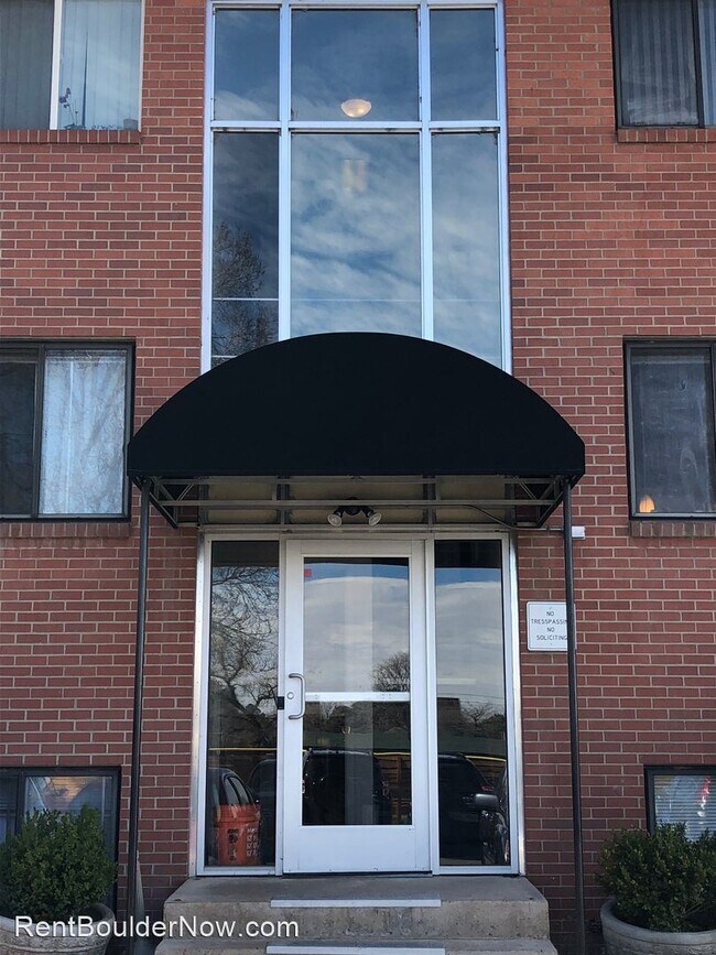 Building Photo - 2939 Marine St