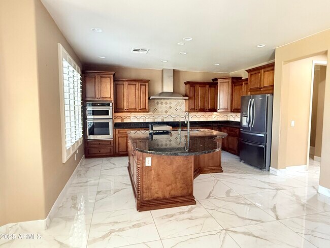 Building Photo - 931 E Canyon Way