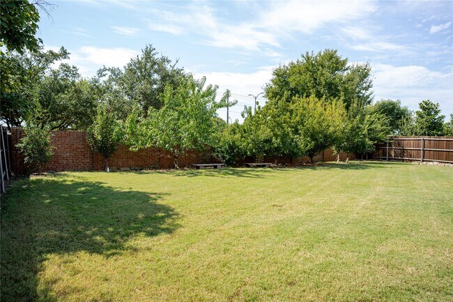 Building Photo - 14785 Palm Desert Ln