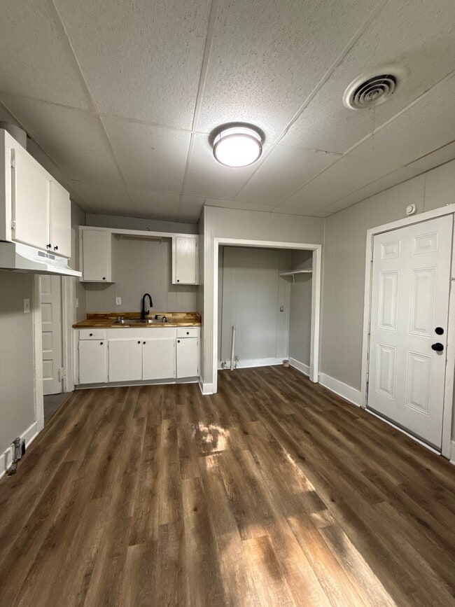 Building Photo - 808 Tyus St
