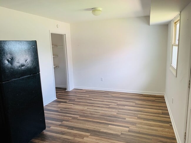 Building Photo - Coming soon! 3 Bedroom 1 Bath home in York...