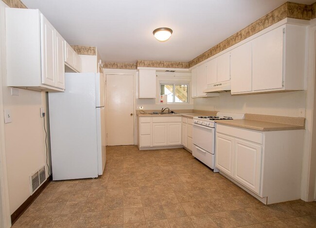 Kitchen - 2080 Cedar St