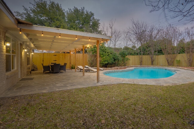 Building Photo - 11210 Cotillion Dr