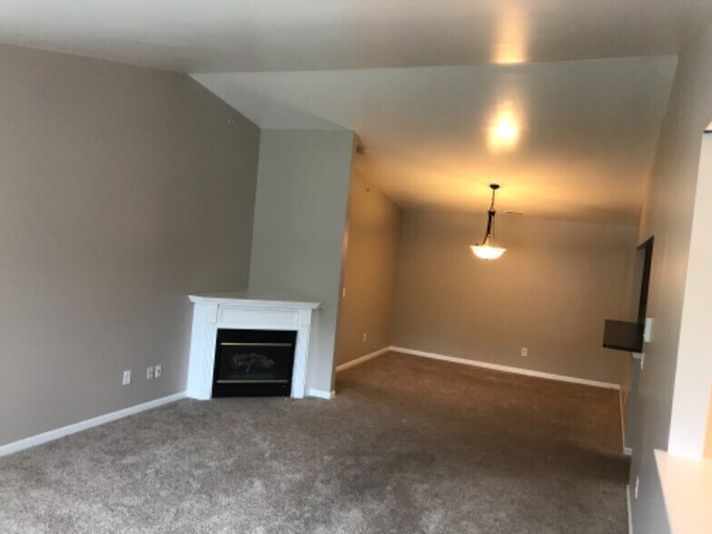 Building Photo - 26905 Carrington Pl