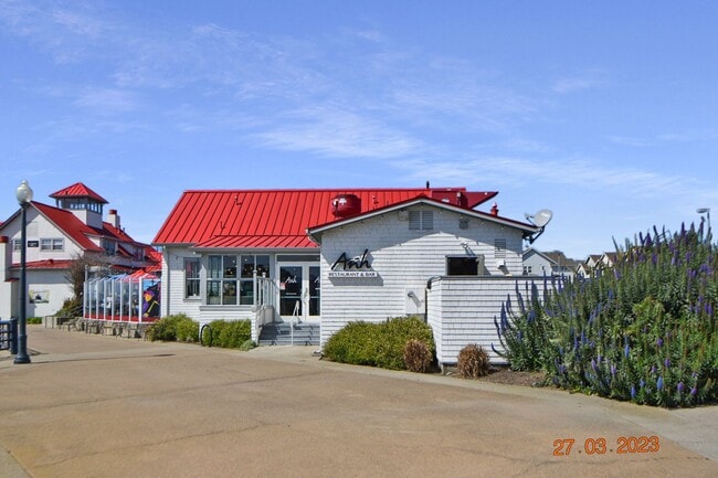 Building Photo - Beautiful and Quiet Gated Community steps from the Marina!